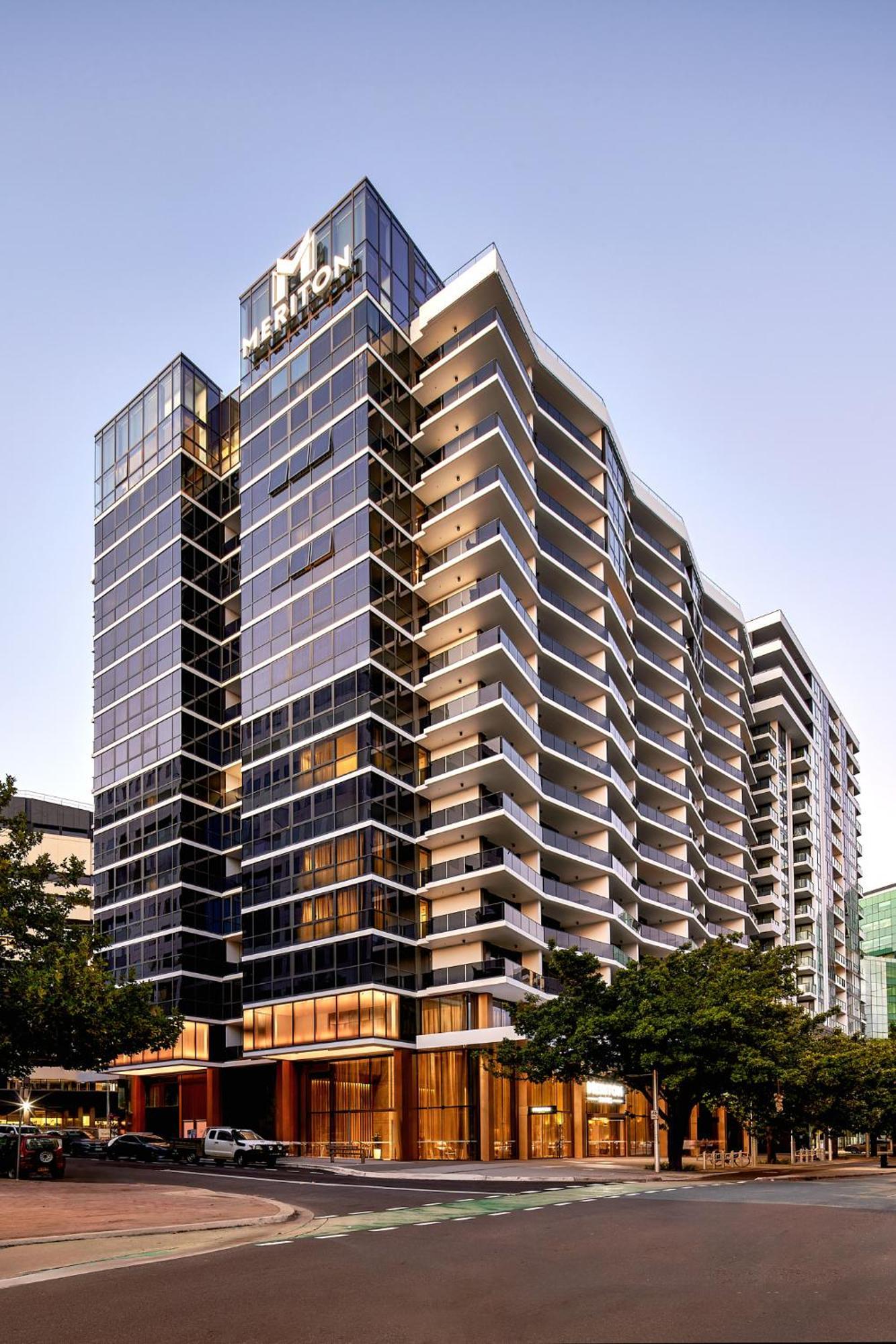 Meriton Suites Canberra Eksteriør billede The completed building