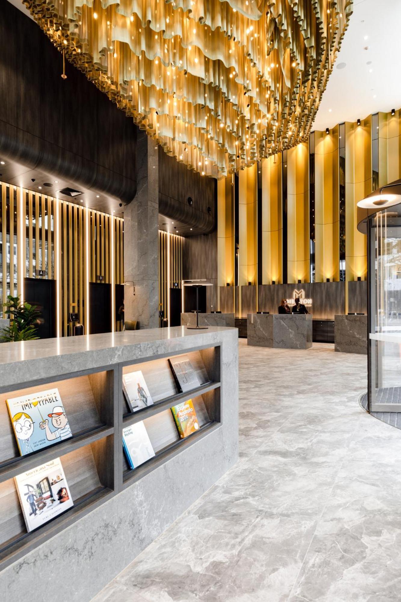 Meriton Suites Canberra Eksteriør billede The lobby of the hotel
