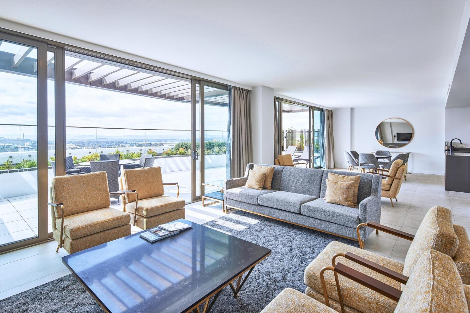 Meriton Suites Canberra Eksteriør billede The Penthouse