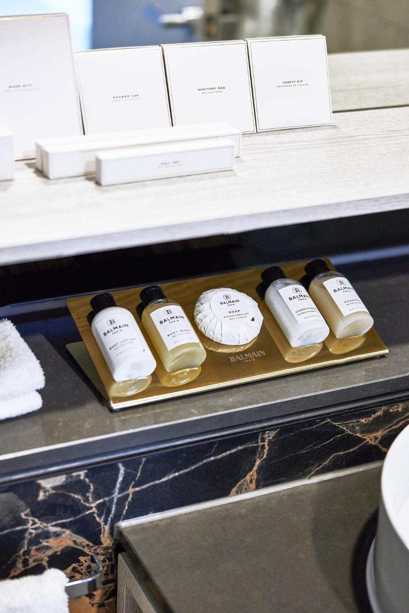 Meriton Suites Canberra Eksteriør billede Balmain toiletries