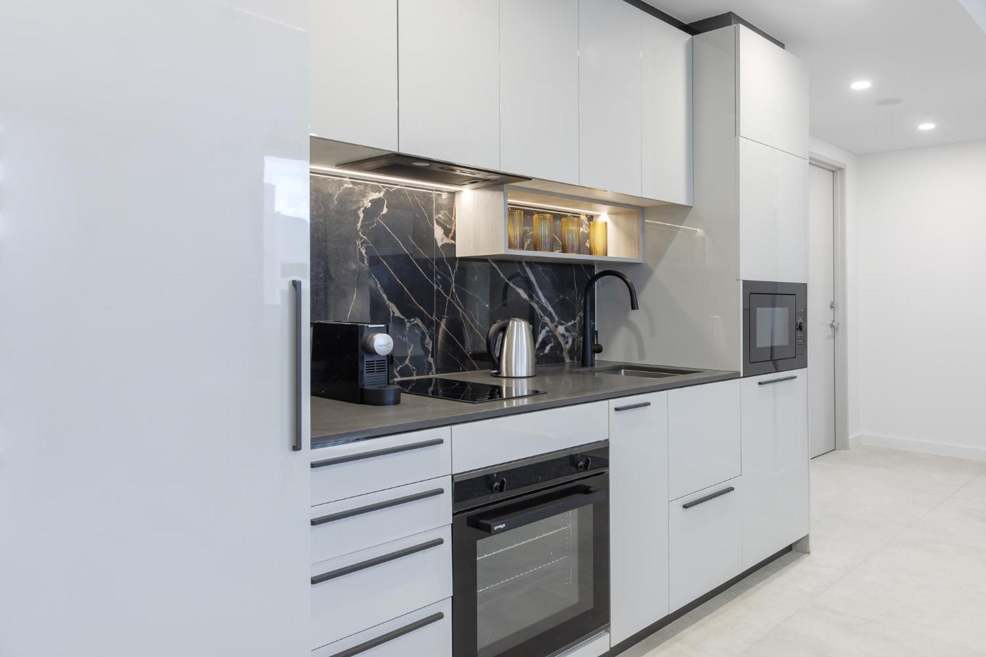 Meriton Suites Canberra Eksteriør billede A modern kitchen