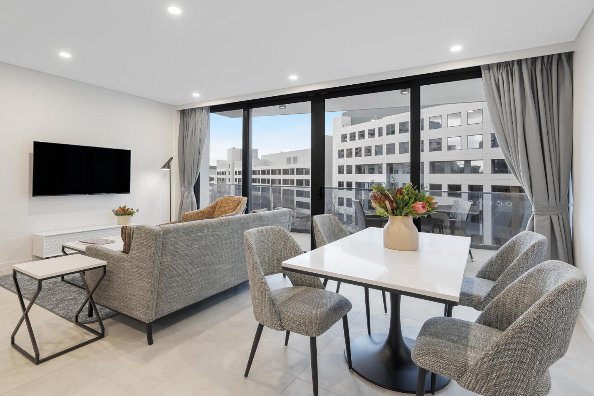 Meriton Suites Canberra Eksteriør billede The interior of a typical apartment