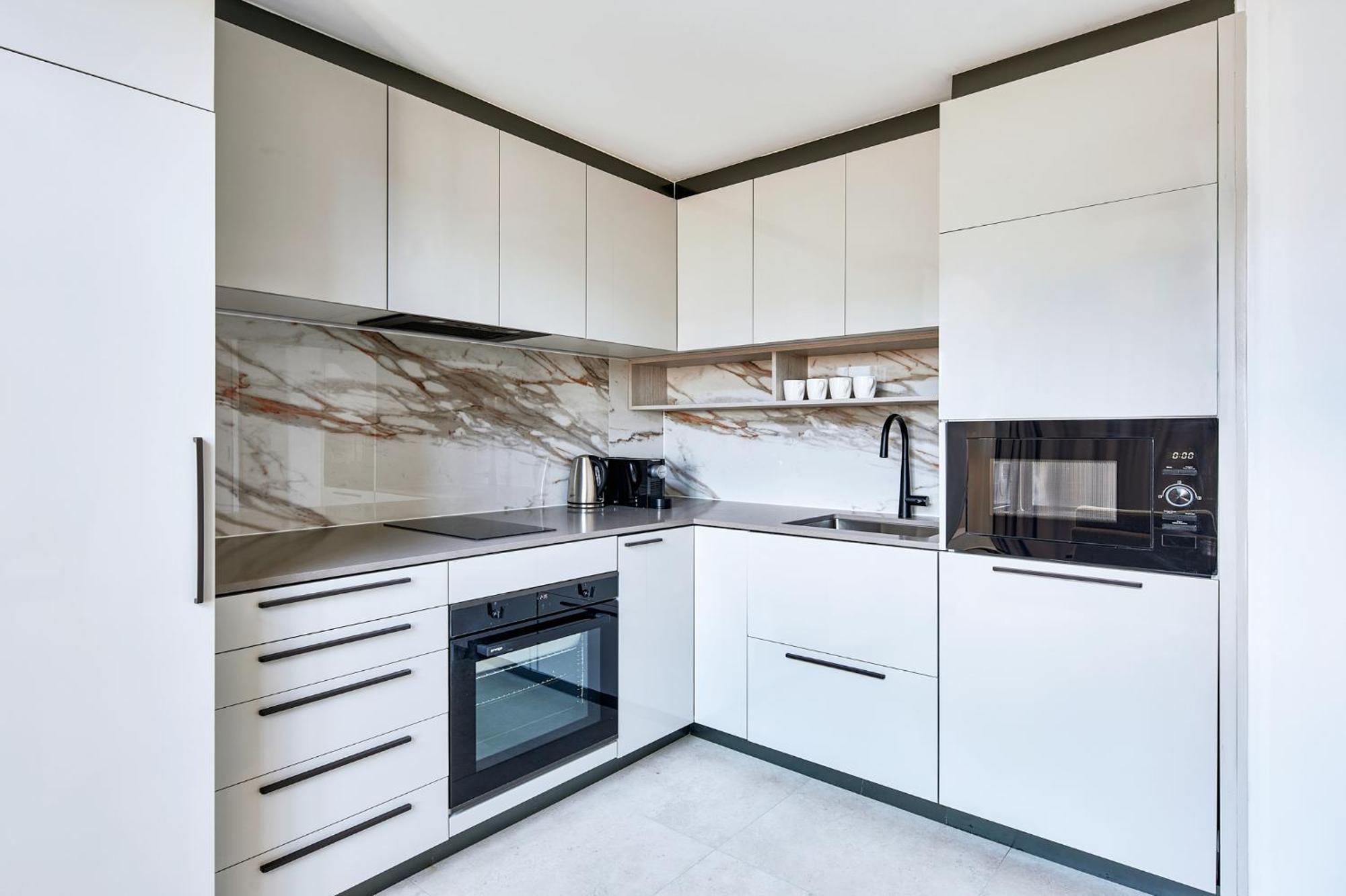 Meriton Suites Canberra Eksteriør billede A modern kitchen