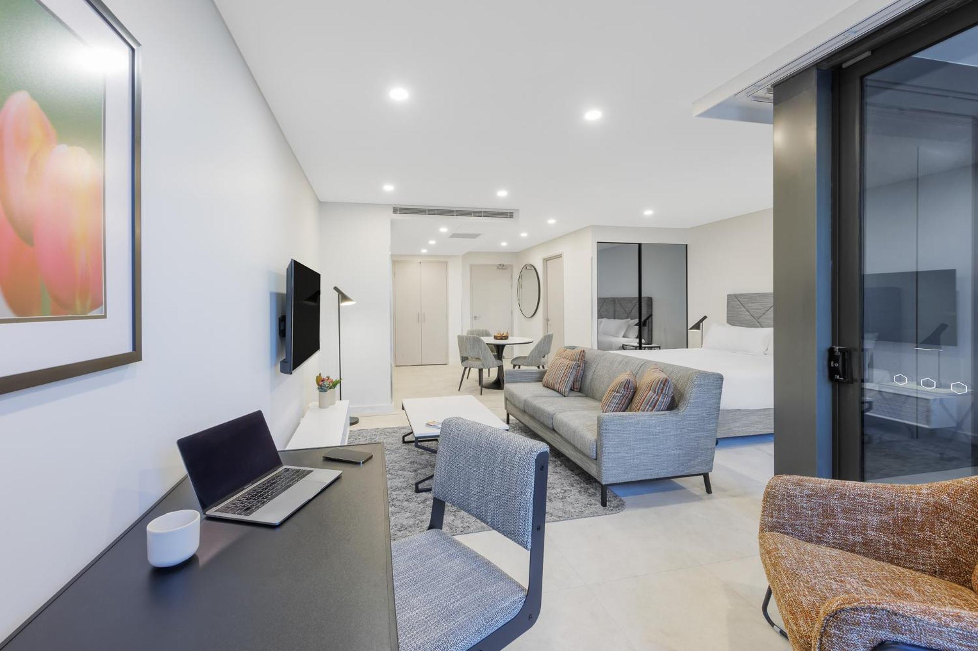 Meriton Suites Canberra Eksteriør billede A typical apartment interior