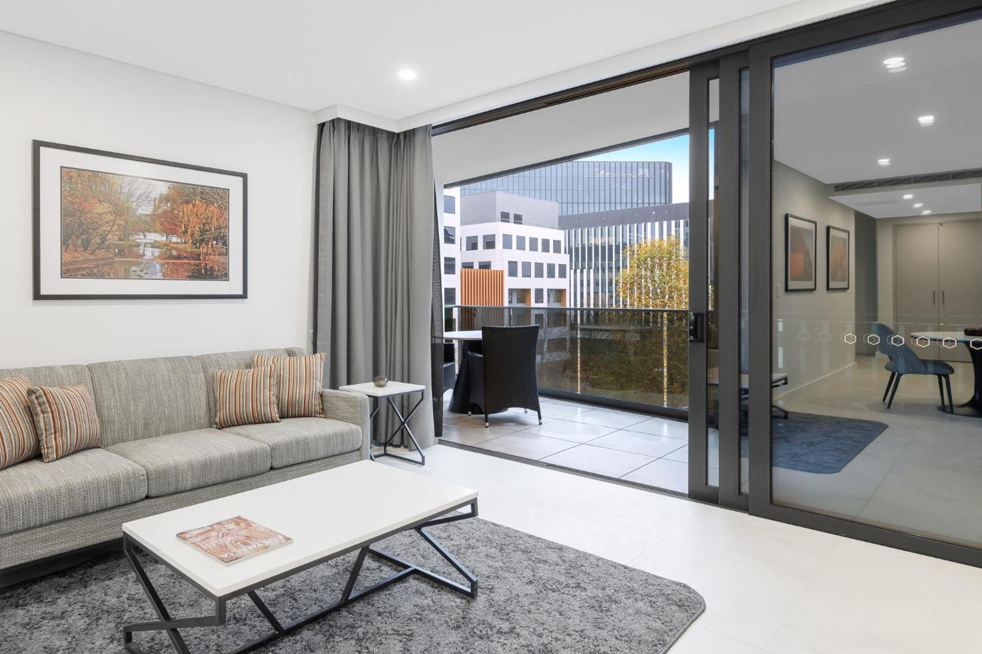 Meriton Suites Canberra Eksteriør billede The interior of a typical apartment